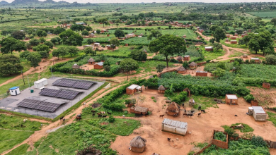 Photo of الشبكات الصغيرة في أفريقيا توفر كهرباء نظيفة لعشرات الملايين (تقرير)