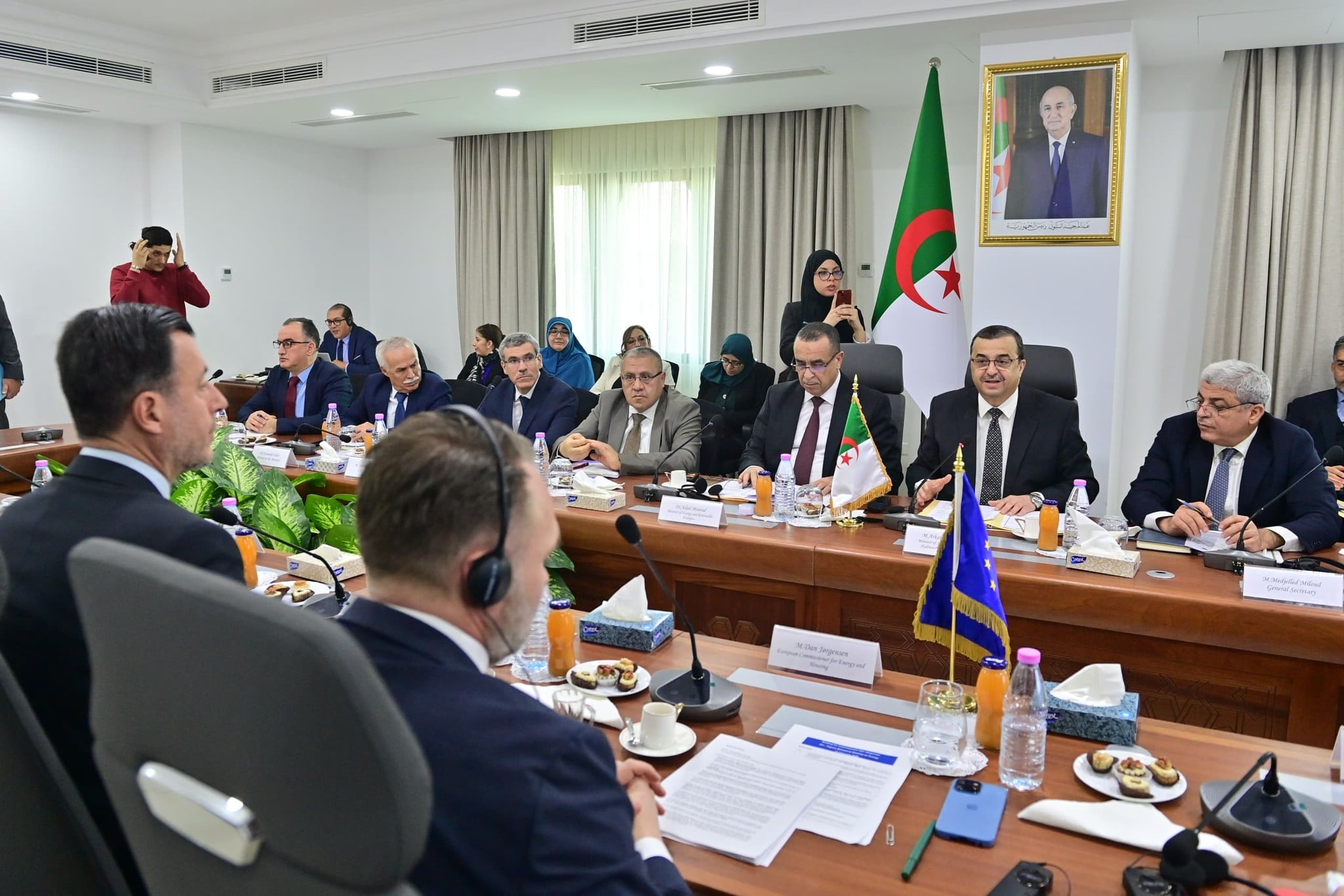 جانب من الاجتماع السادس للحوار السياسي رفيع المستوى حول الطاقة بين الجزائر والاتحاد الأوروبي