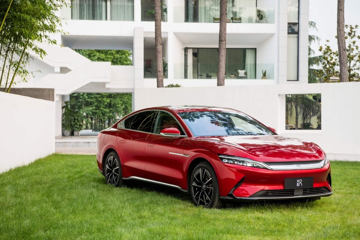 إحدى السيارات الكهربائية