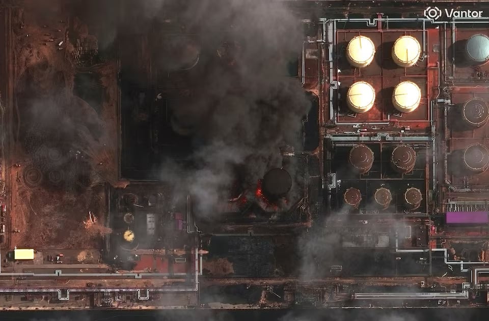 من استهداف ميناء لوست لوغا- الصورة من رويترز