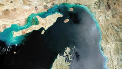 Photo of تحليل: مضيق هرمز لا يزال في قبضة إيران.. والدليل أسعار الوقود المرتفعة