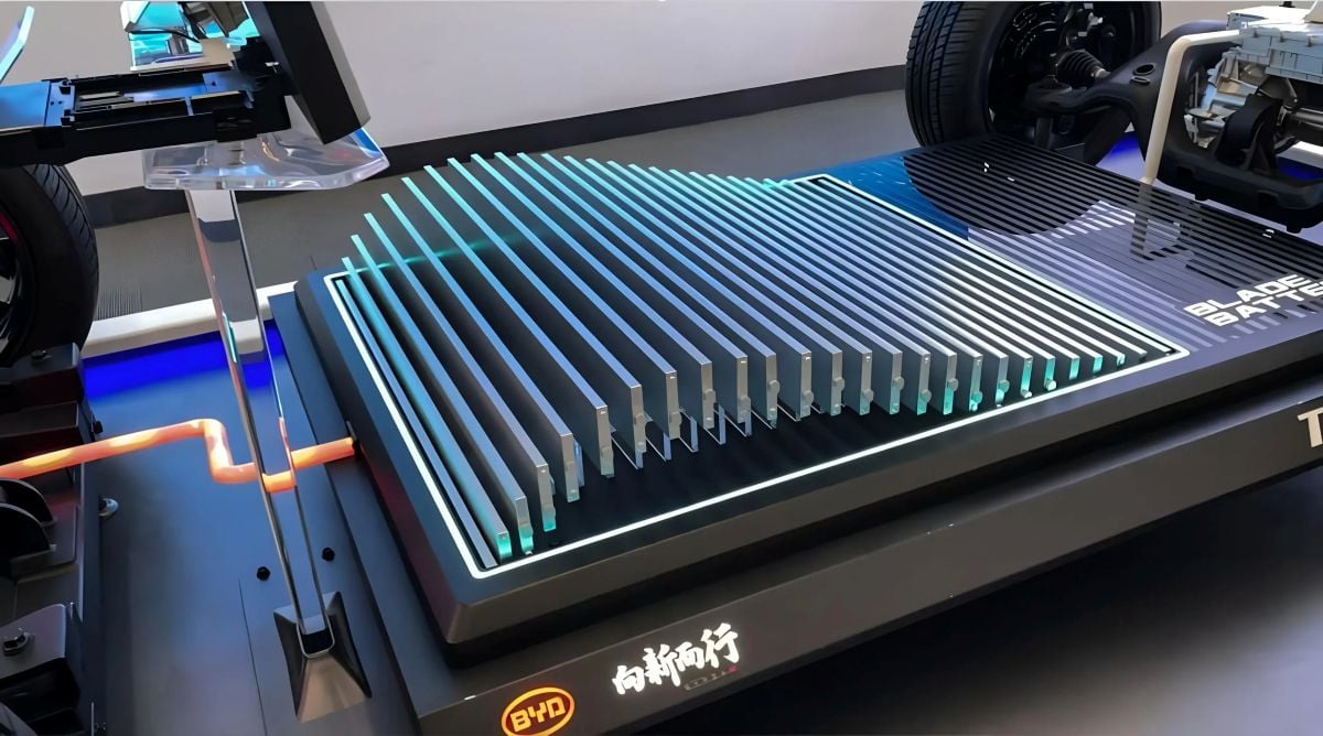 مصنع لإنتاج البطاريات