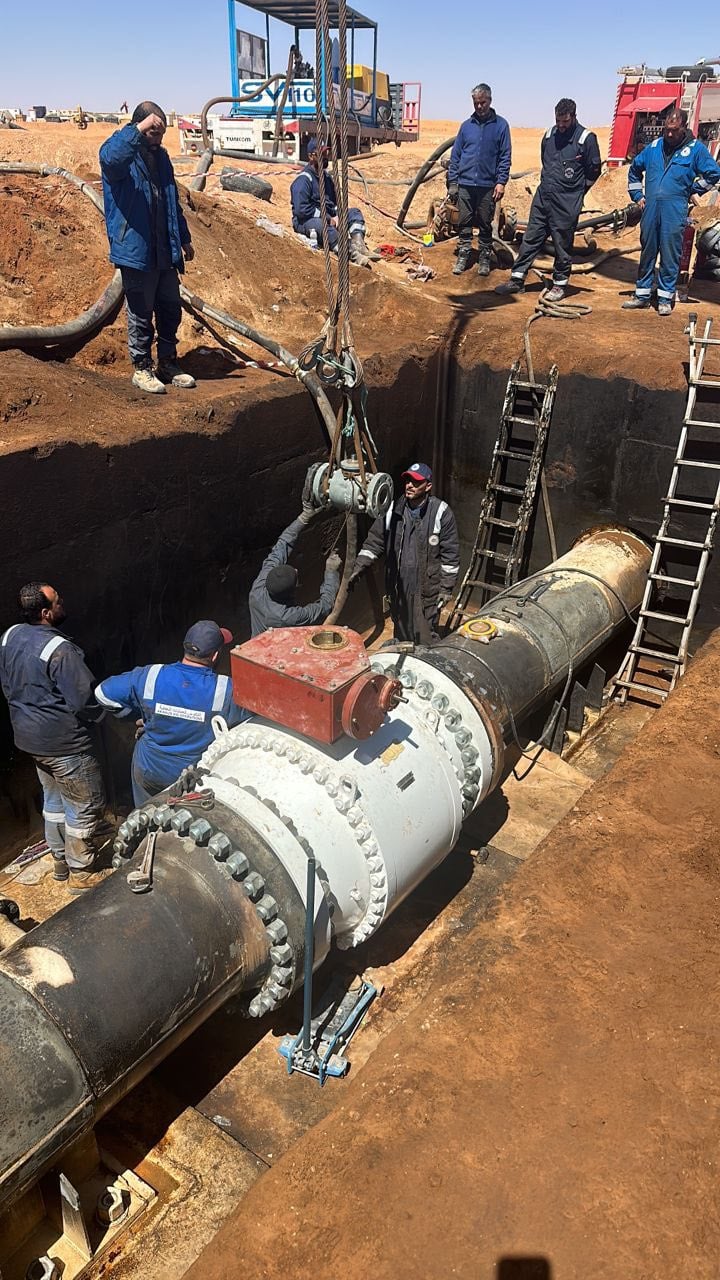 من أعمال صيانة خط تصدير النفط - الصورة من المؤسسة الوطنية