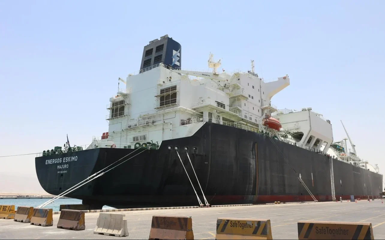 سفينة إعادة التغويز إنرغوس إسكيمو في ميناء العين السخنة المصري
