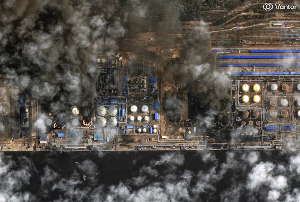 من استهداف ميناء لوست لوغا- الصورة من رويترز