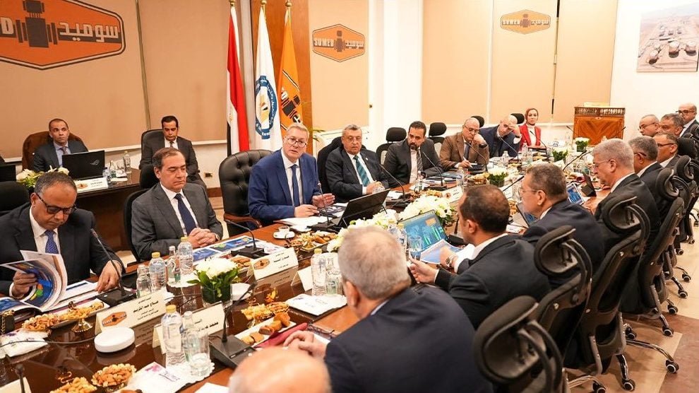 جانب من لقاء وزير البترول المصري ومسؤولي شركة سوميد وشركائها