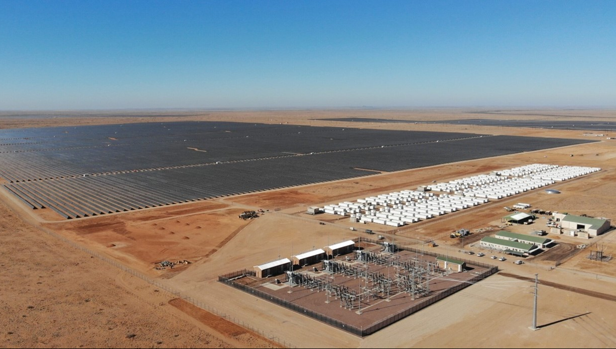 أحد مشروعات الطاقة الشمسية وتخزين الكهرباء في جنوب أفريقيا