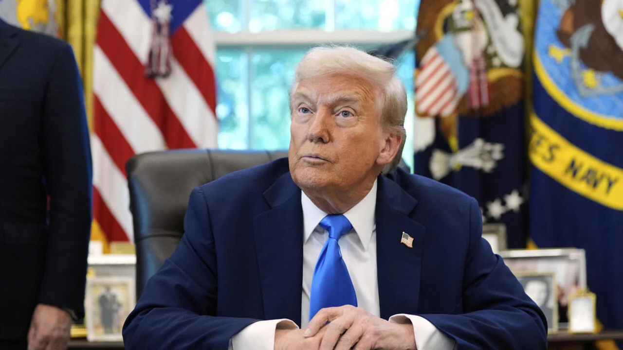 الرئيس ترمب في مكتبه بالبيت الأبيض