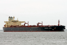 Photo of استهداف ناقلة نفط بالقرب من مواني العراق بقارب ملغوم