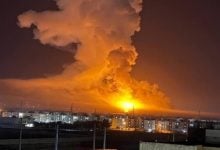 Photo of منشآت النفط الإيرانية تشهد أول ضربة جوية منذ بدء الحرب.. وطهران ترد