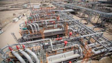 Photo of بعد إغلاق حقل الرميلة.. شركات نفط عالمية تنقل موظفيها من العراق إلى الكويت