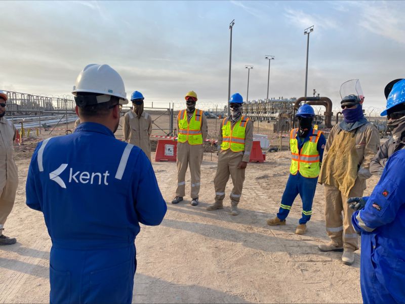 عمال في موقع شركة كنت الإماراتية