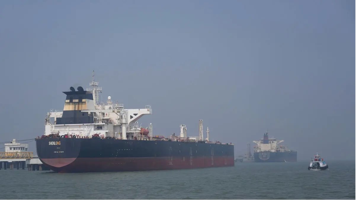 أول شحنة نفط إماراتية