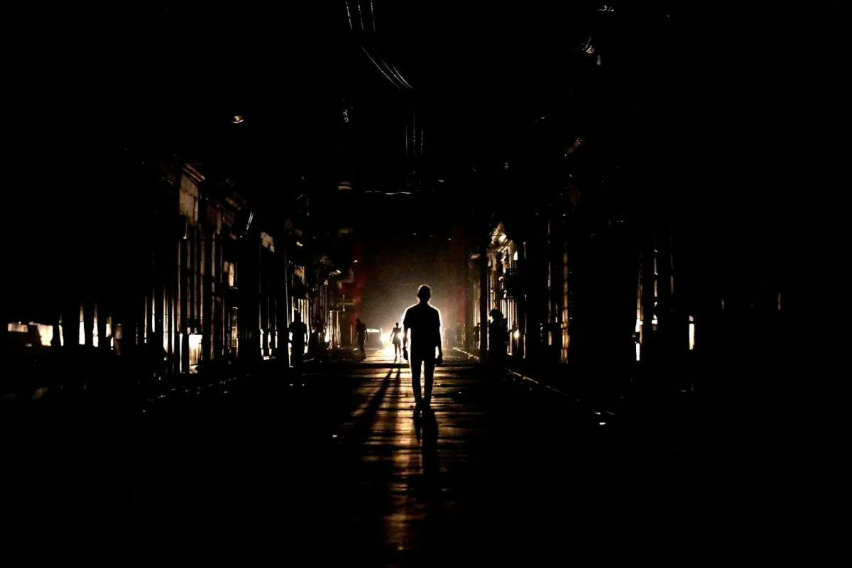 الظلام يخيم على الأجواء في كوبا