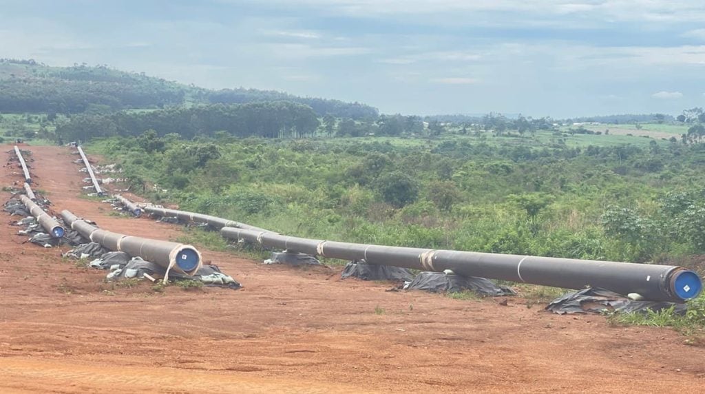 جانب من أعمال خط الأنابيب الذي سينقل النفط الأوغندي