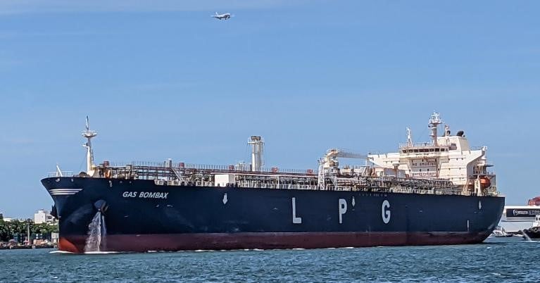 الناقلة غاز بومباكس