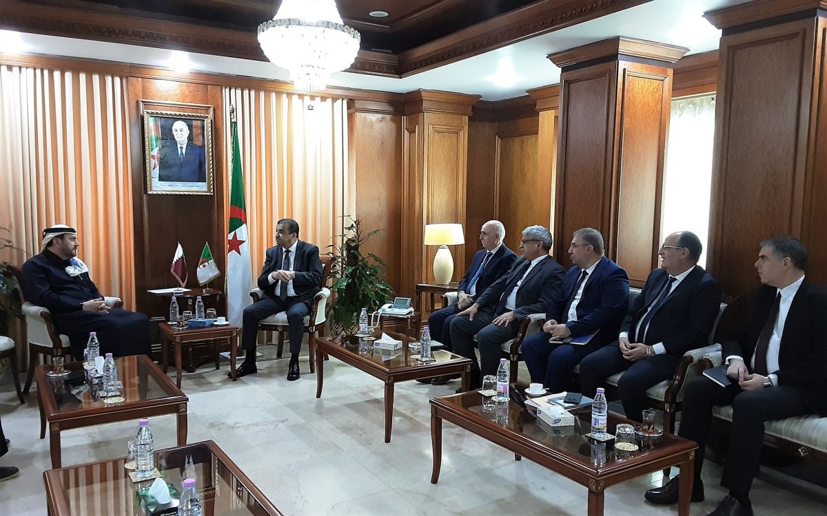 جانب من المفاوضات بين الوزير الجزائري والشركة القطرية