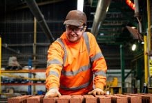 Photo of أول مصنع طوب يعمل بالهيدروجين الأخضر في العالم يتجه للتشغيل التجاري