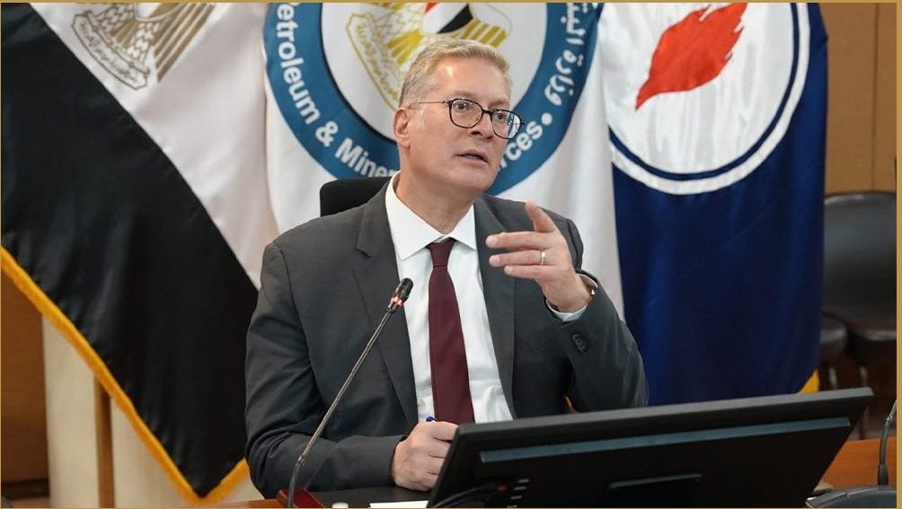 جانب من اجتماع وزير البترول المصري وقيادات شيفرون الأميركية