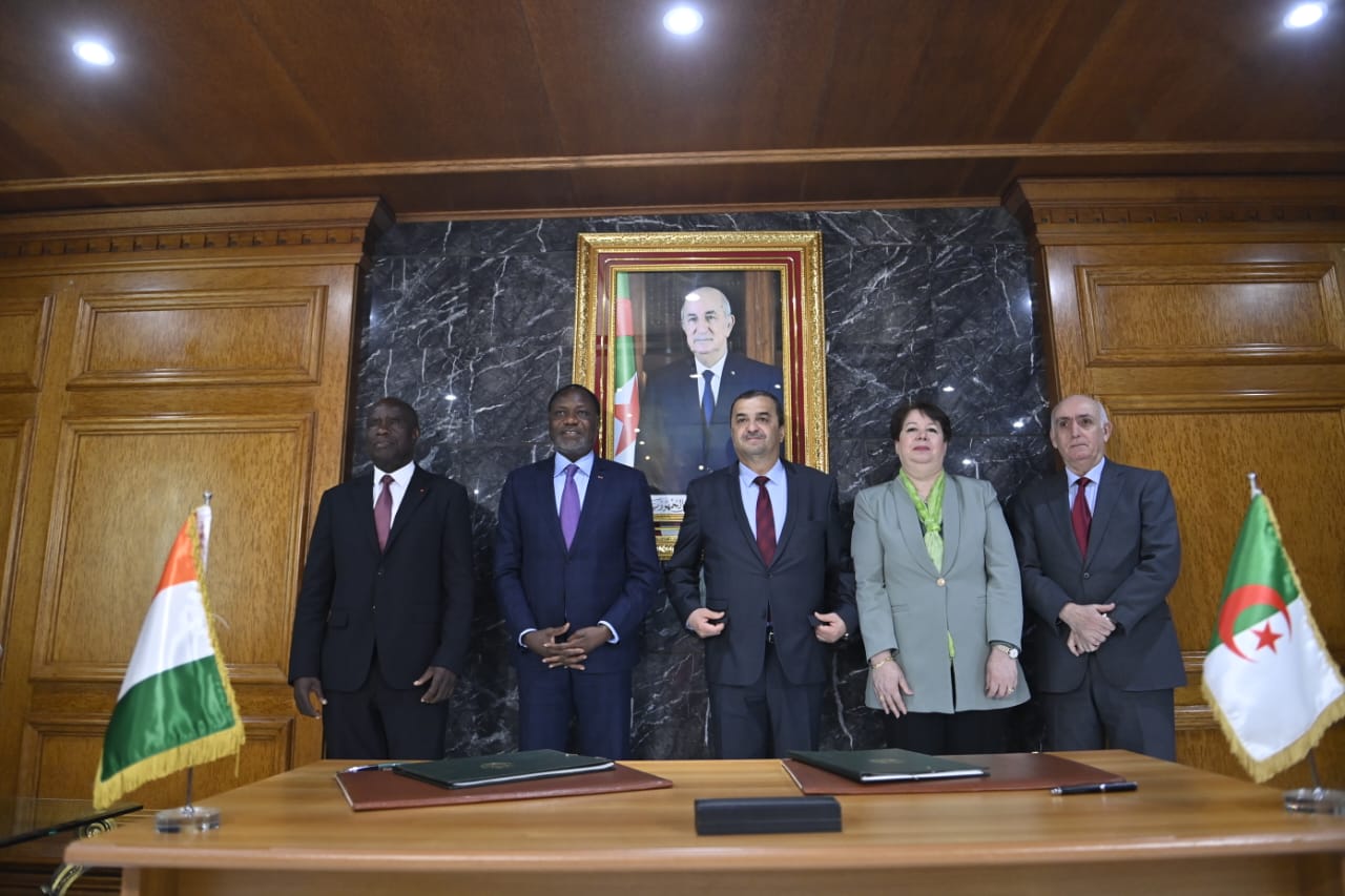 جانب من توقيع الاتفاقية بين البلدين