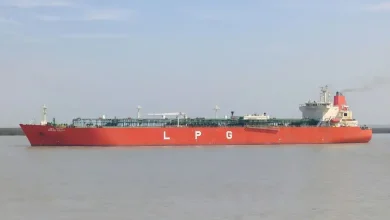 Photo of سفينة تحمل غاز النفط المسال إلى الهند تعبر مضيق هرمز