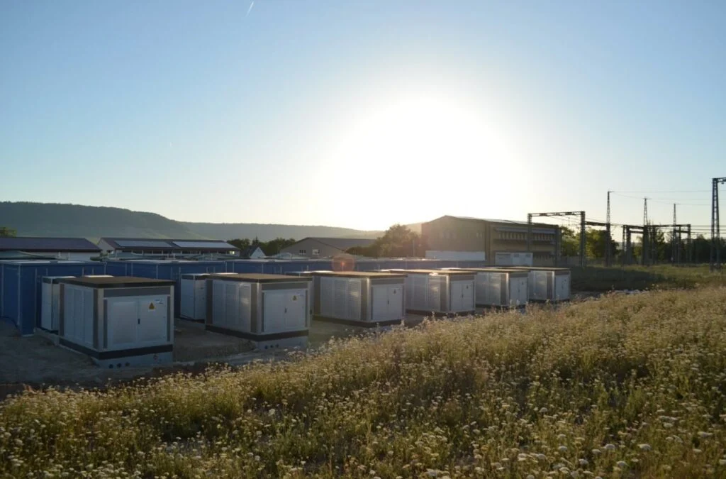 مشروع لتخزين الكهرباء بالبطاريات في بلدة إيفهوفن بولاية بافاريا الألمانية 