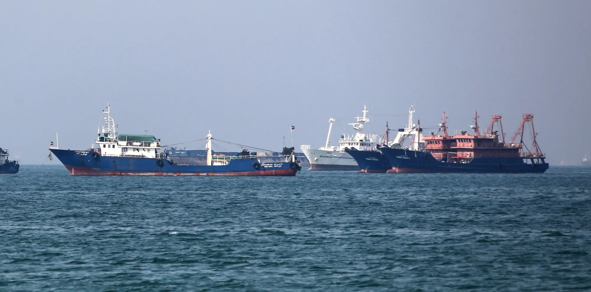 سفن في مضيق هرمز