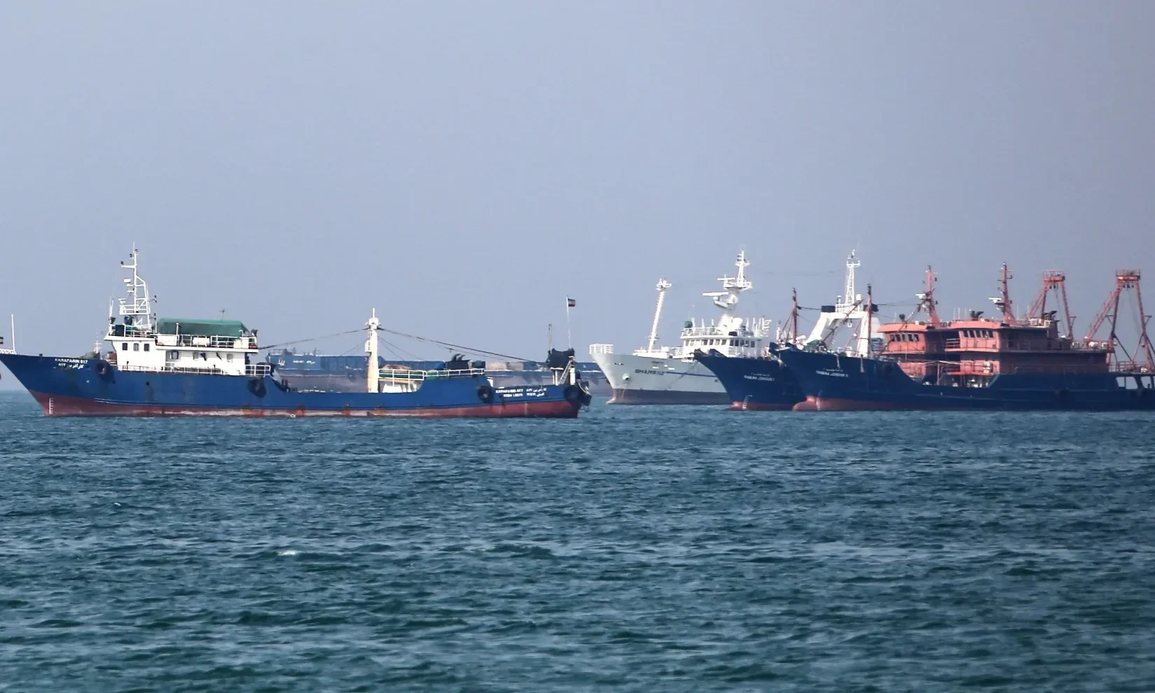 سفن في مضيق هرمز