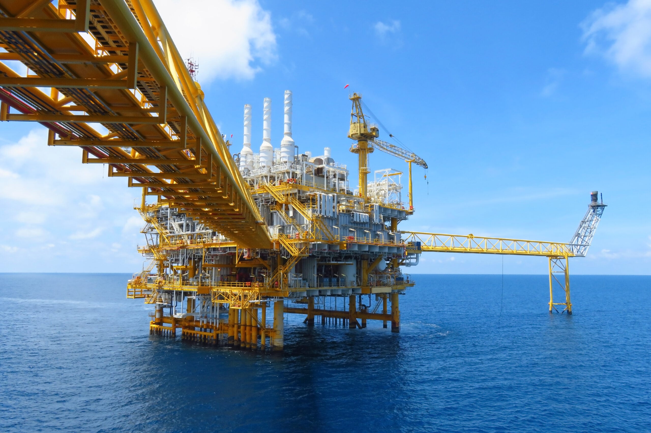 استثمارات شركات النفط الكبرى عقب إيران