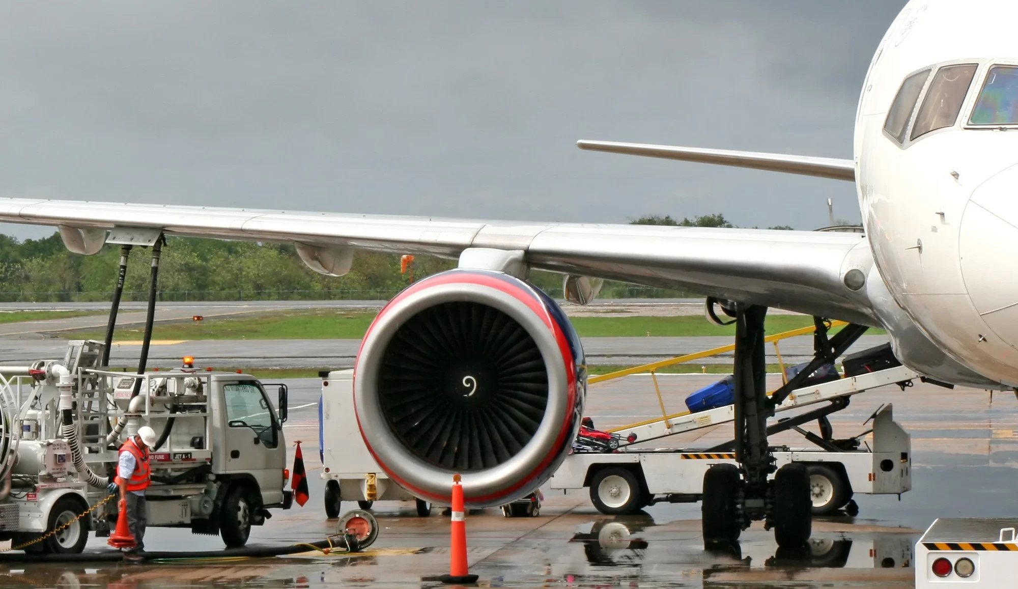 نفاد وقود الطائرات