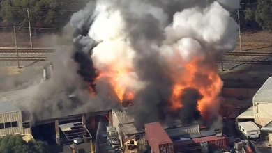 Photo of حريق في مصنع لإعادة تدوير بطاريات الليثيوم وخسائر ضخمة (فيديو)