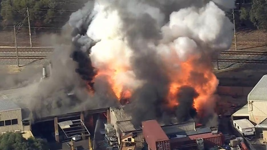 حريق في مصنع لإعادة تدوير بطاريات الليثيوم