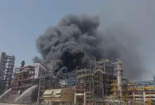 Photo of حريق في مصفاة نفط هندية قبل افتتاحها بيوم واحد يثير الجدل
