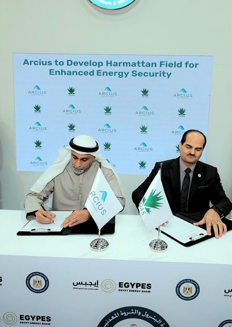 من مراسم توقيع اتفاقية تطوير حقل هارمتان -الصورة من وزارة البترول