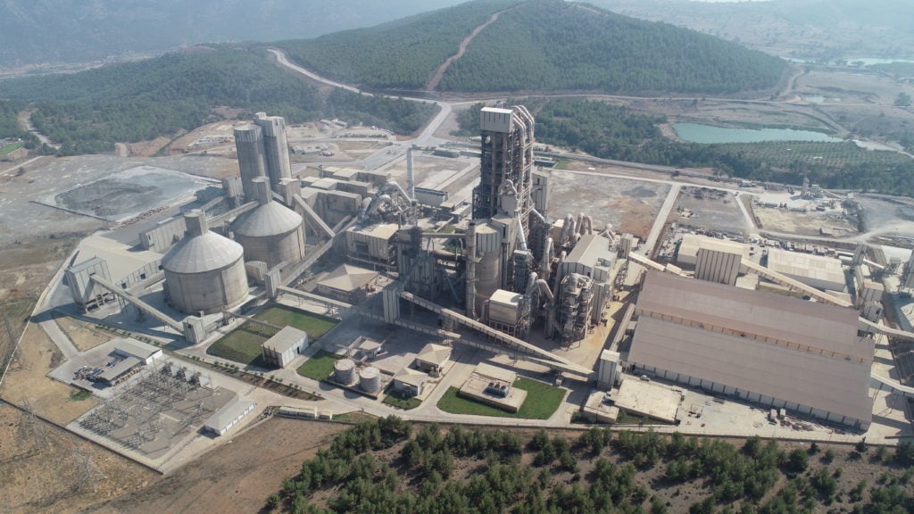 مصنع أسمنت تركي