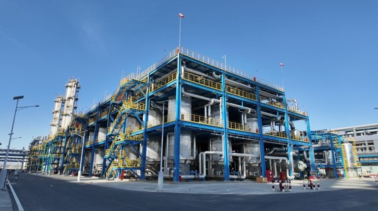 مصنع البولي سيليكون في سلطنة عمان