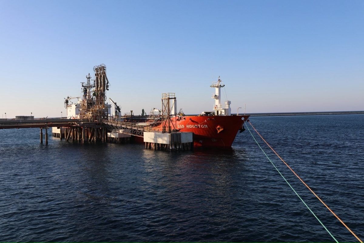 ناقلة غاز النفط المسال "غاز هاوستون Gas Houston في الميناء