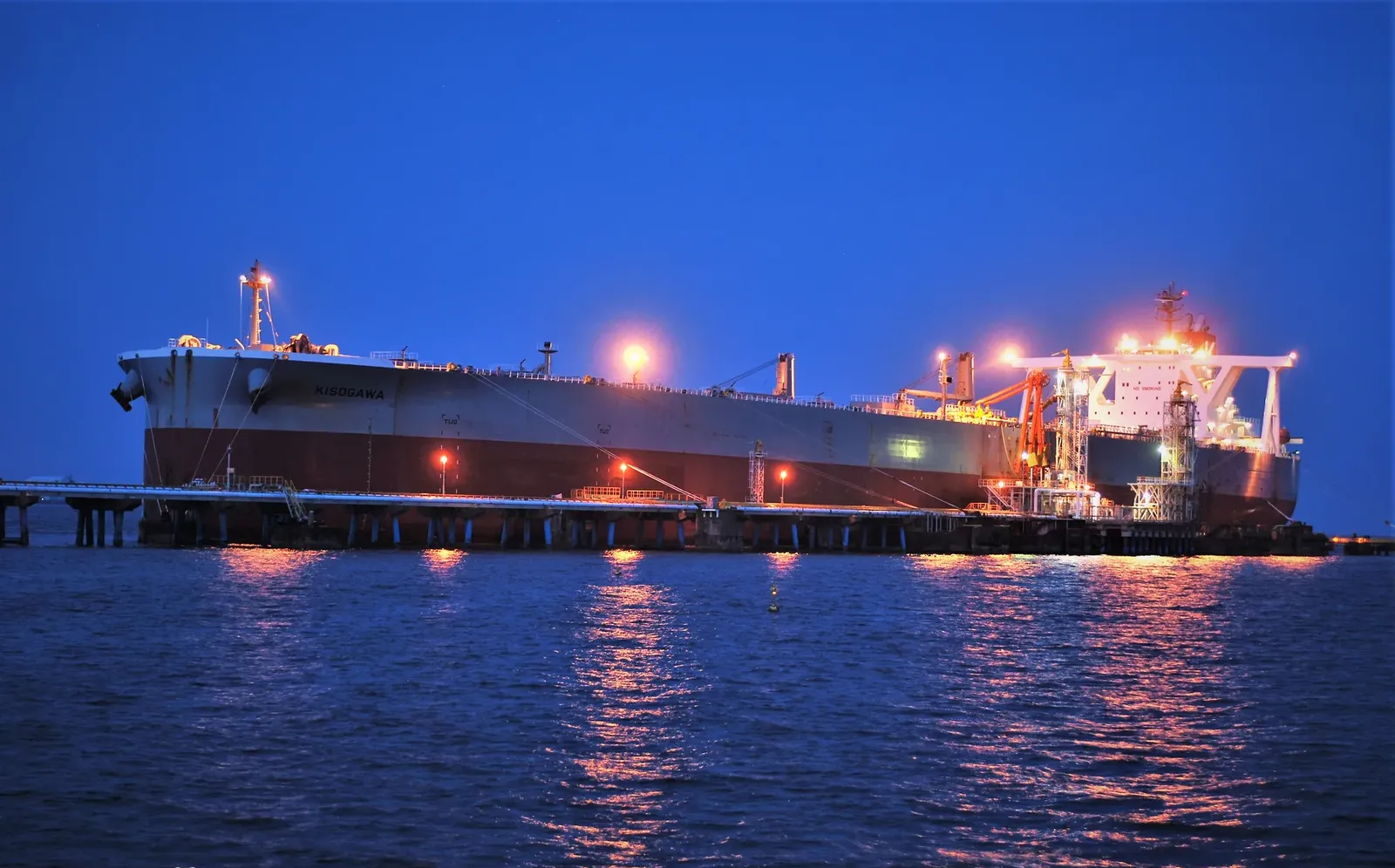 شحن النفط في البحار