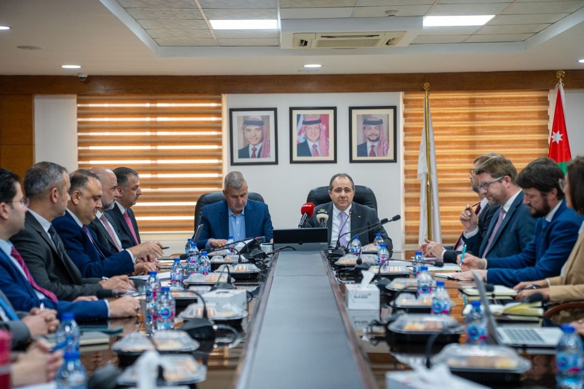 جانب من الاجتماع الافتتاحي لإعداد دراسة جدوى مشروع تخزين الطاقة الكهربائية