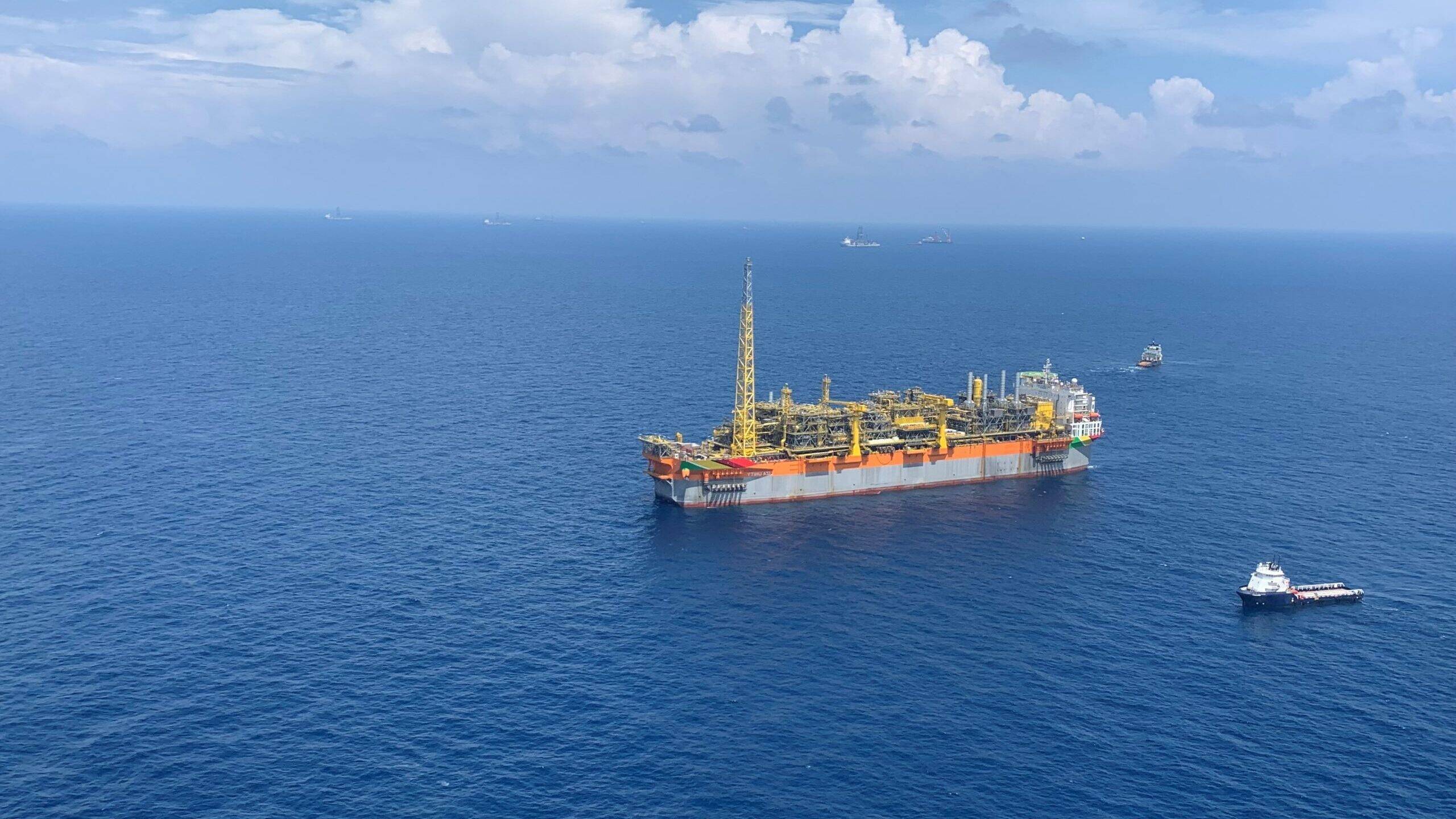 سفينة تنقيب بحرية تابعة لشركة إكسون موبيل