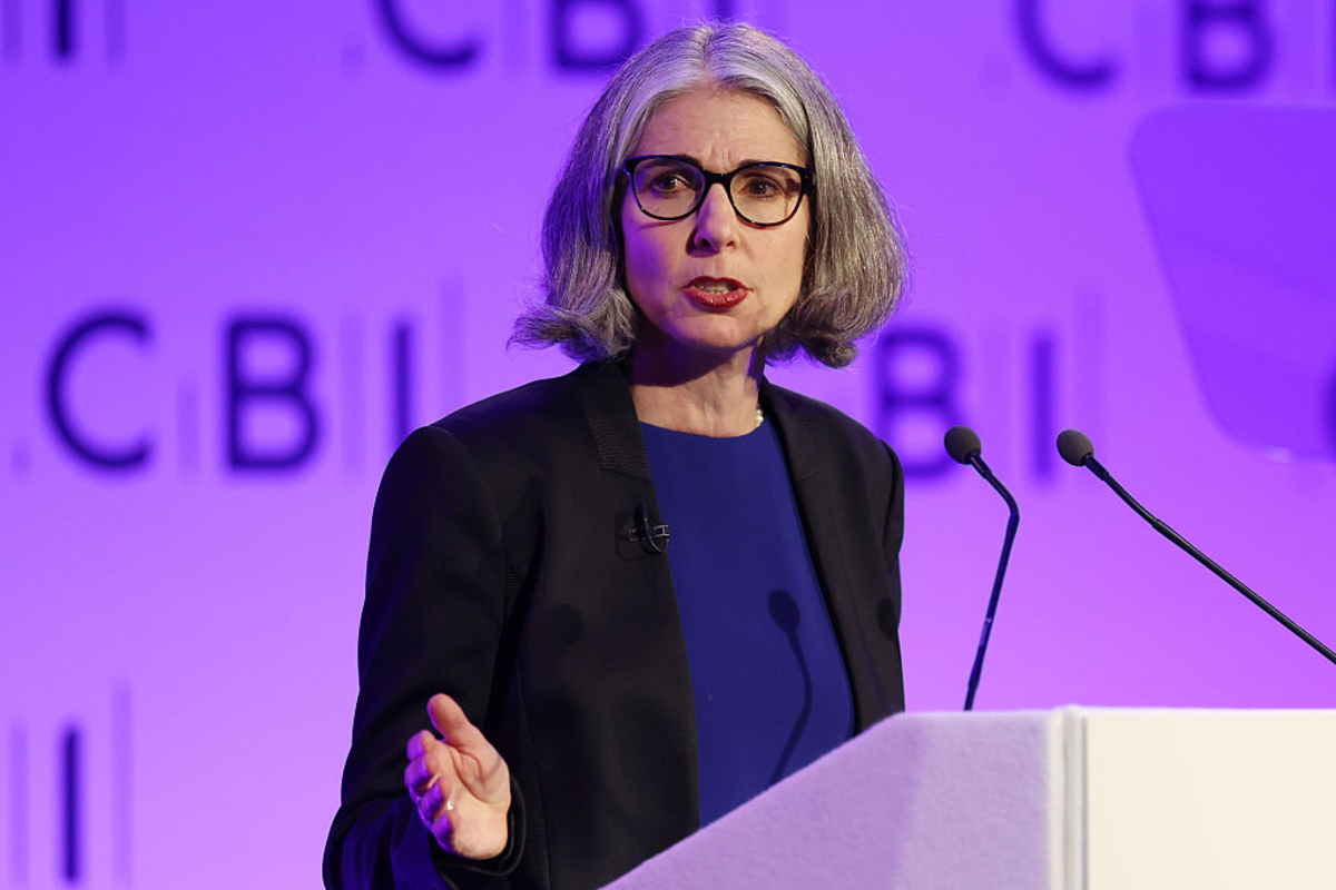 رئيسة اتحاد الصناعات البريطانية رين نيوتن سميث