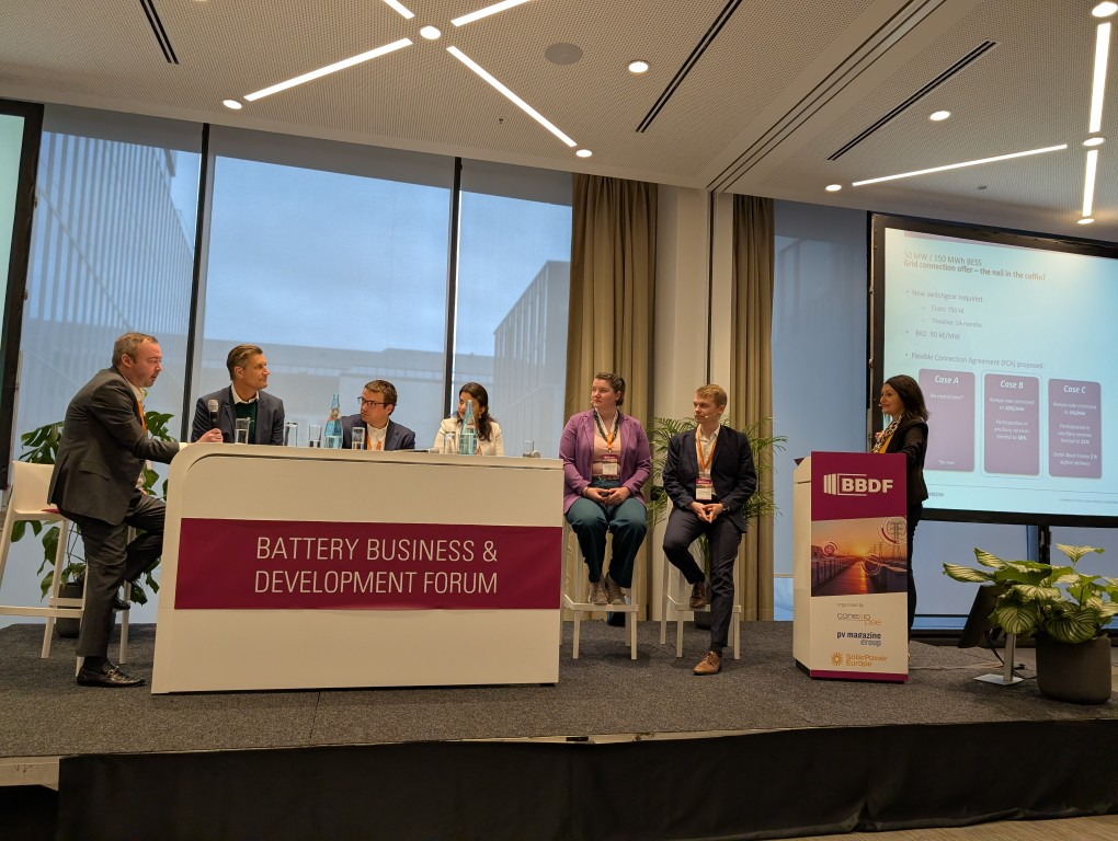 إحدى جلسات منتدى تطوير أعمال البطاريات 2026 