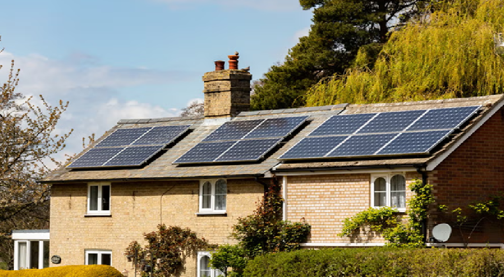 Photo of الطاقة الشمسية تهدد شبكة الكهرباء في بريطانيا (تقرير صادم)