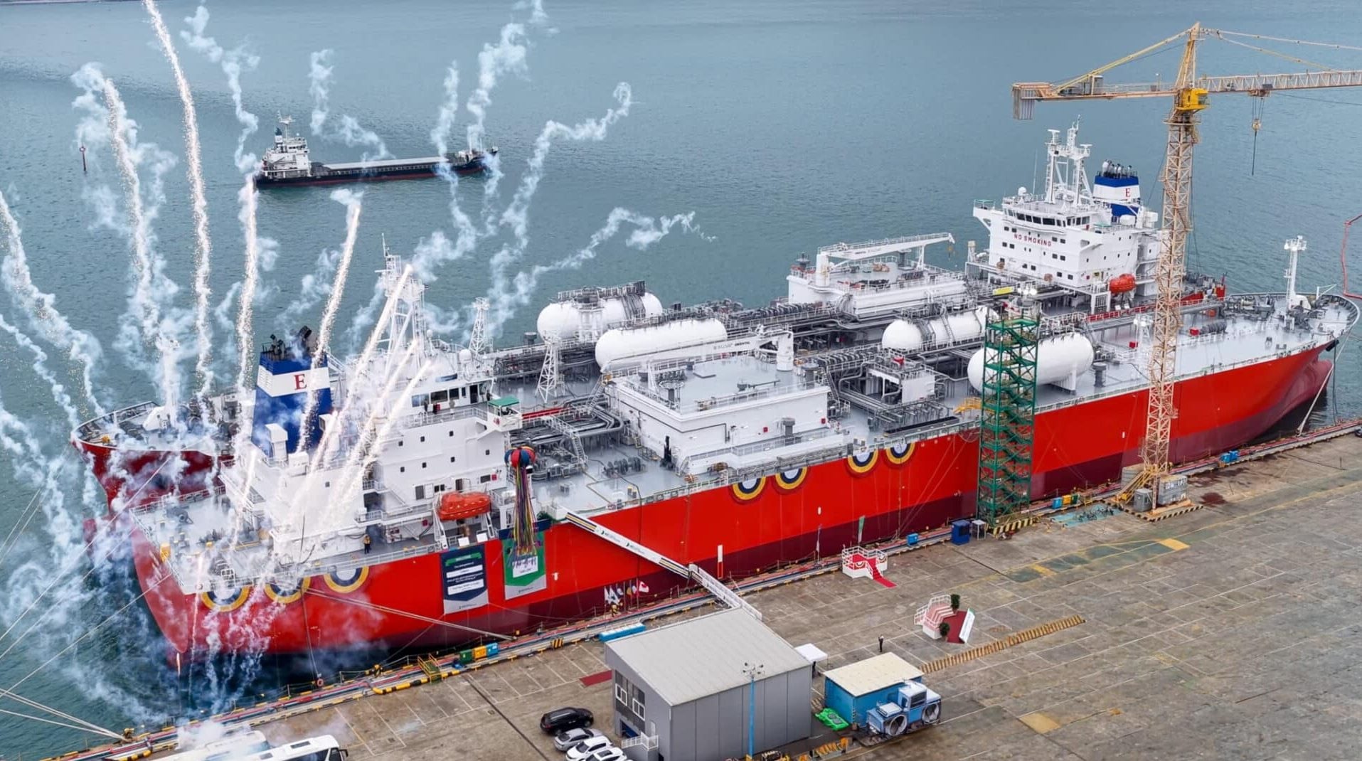 أول ناقلتين تعملان بالأمونيا