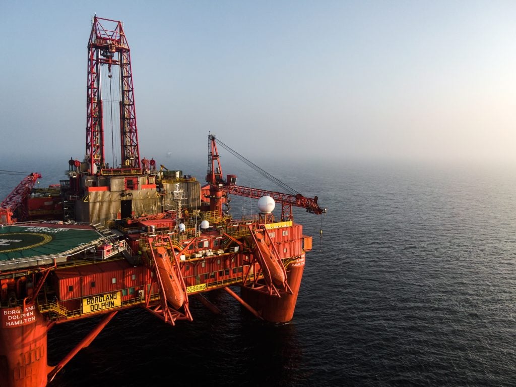 منصة حفر عمرها 49 عامًا تفوز بعقد لمدة 4 سنوات - الطاقة