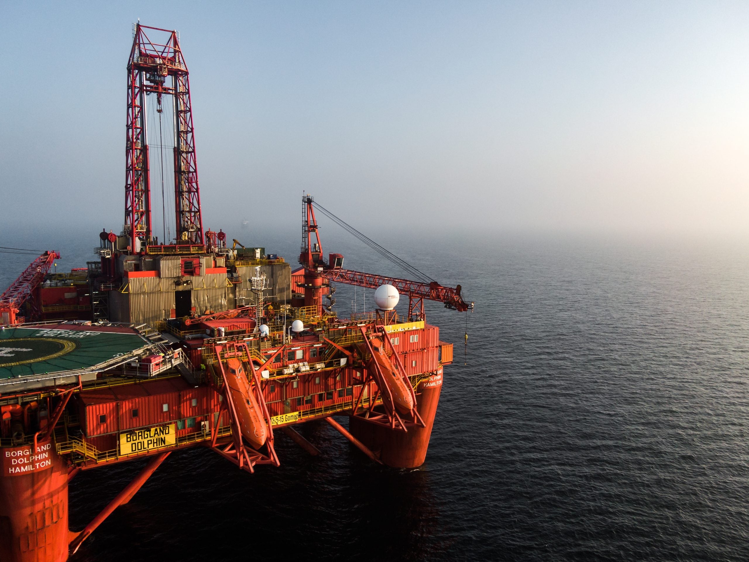 منصة حفر بحرية