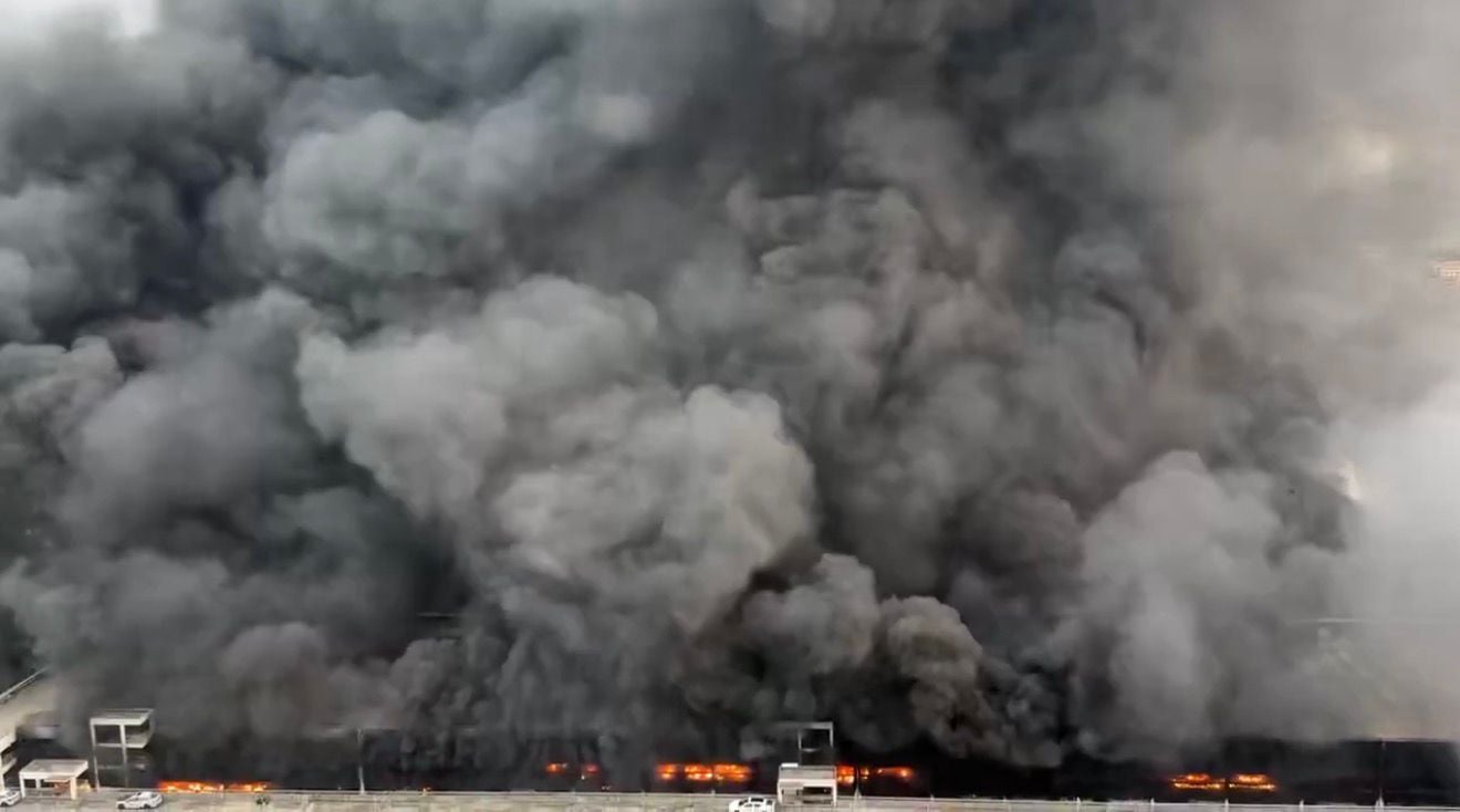 جانب من الحريق في منشآت بي واي دي الصينية