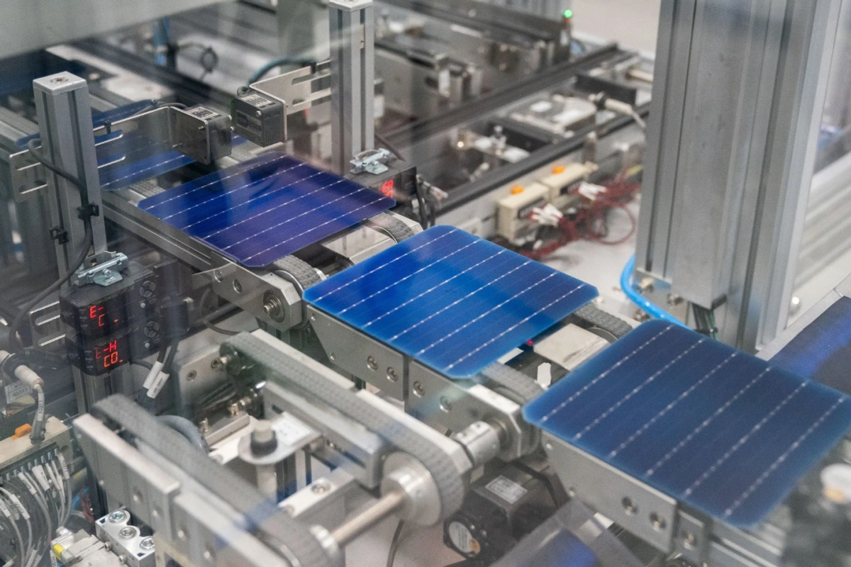 أحد مصانع الخلايا والألواح الشمسية في مدينة دالتون بولاية جورجيا الأميركية 