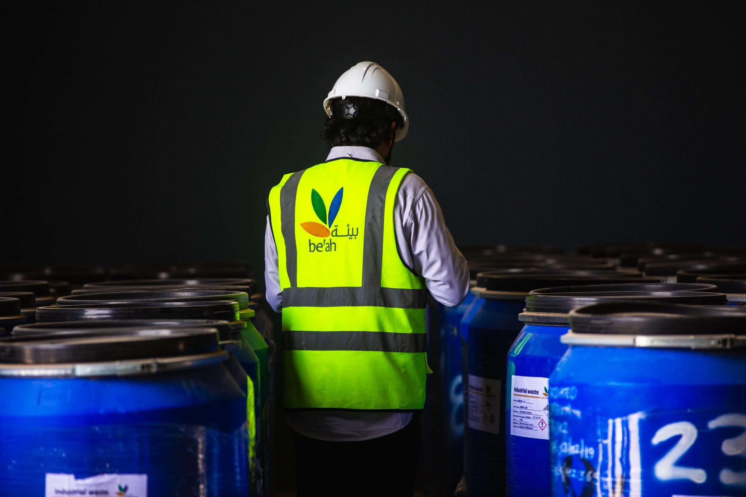 إعادة تدوير النفايات في سلطنة عمان على يد شركة بيئة