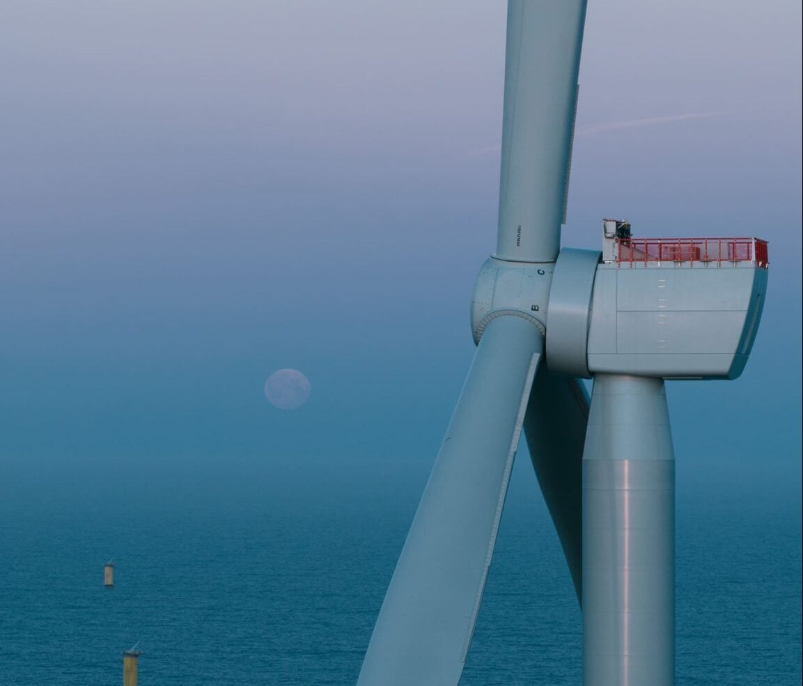 التوربين الجديد في مزرعة الرياح البحرية ثور 